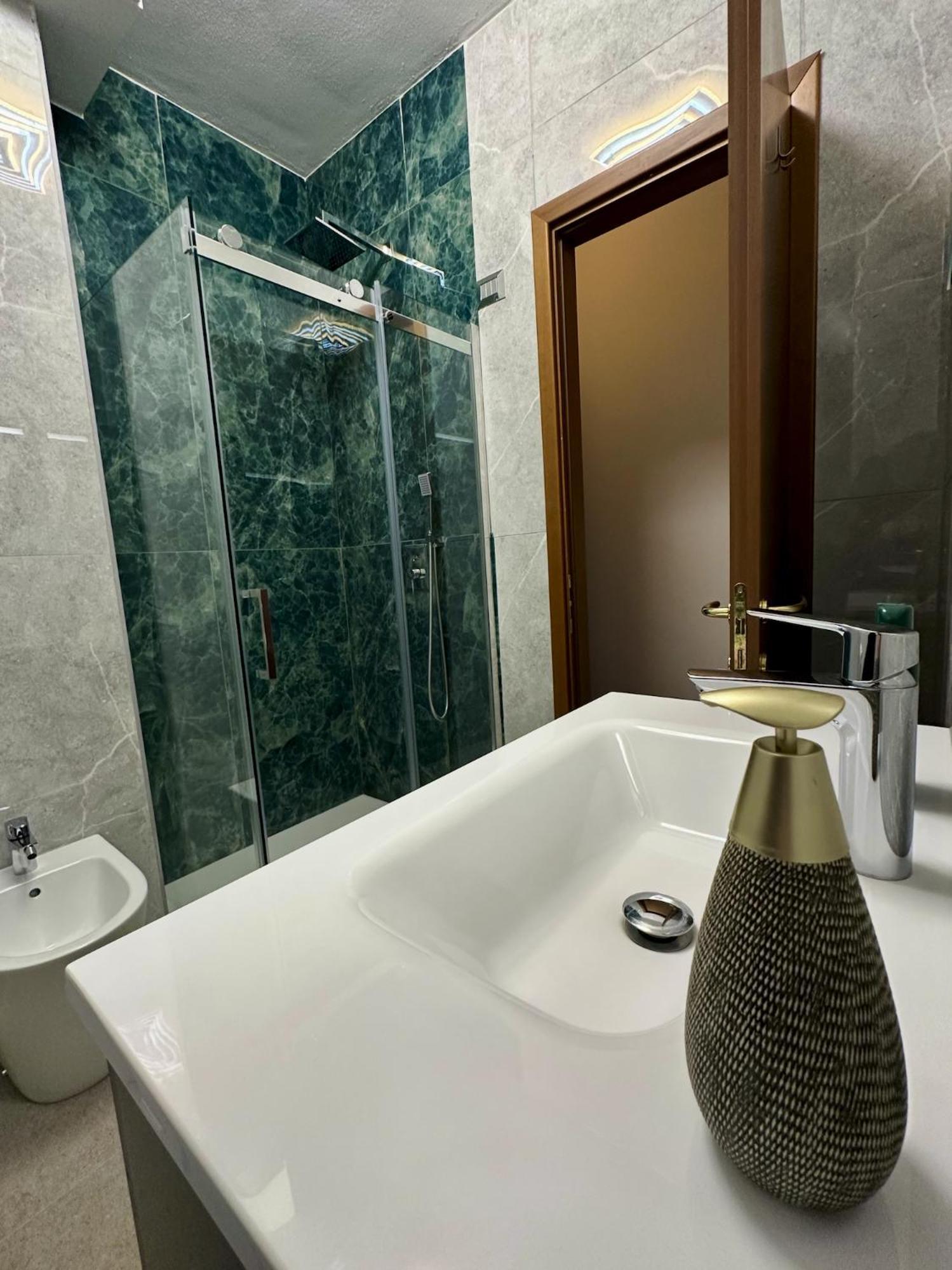 King Apartment Milano Bocconi Eksteriør billede