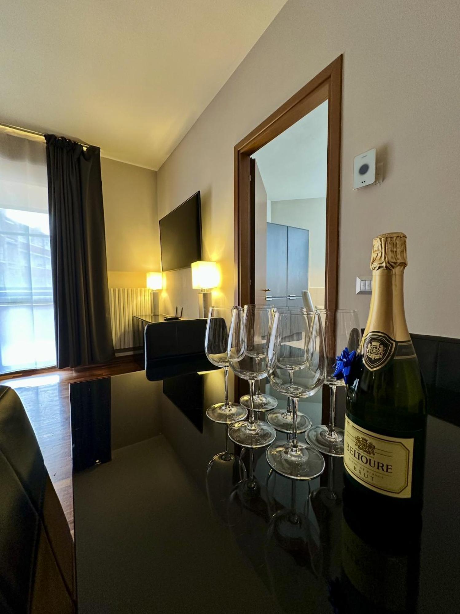 King Apartment Milano Bocconi Eksteriør billede